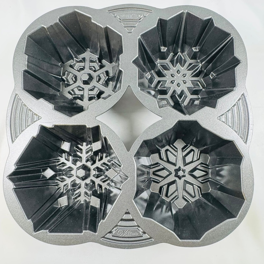 Wilton Snowflake Mini Bundt Cake Pan 4 Cavity Cast Aluminum Baker Festive Nordic